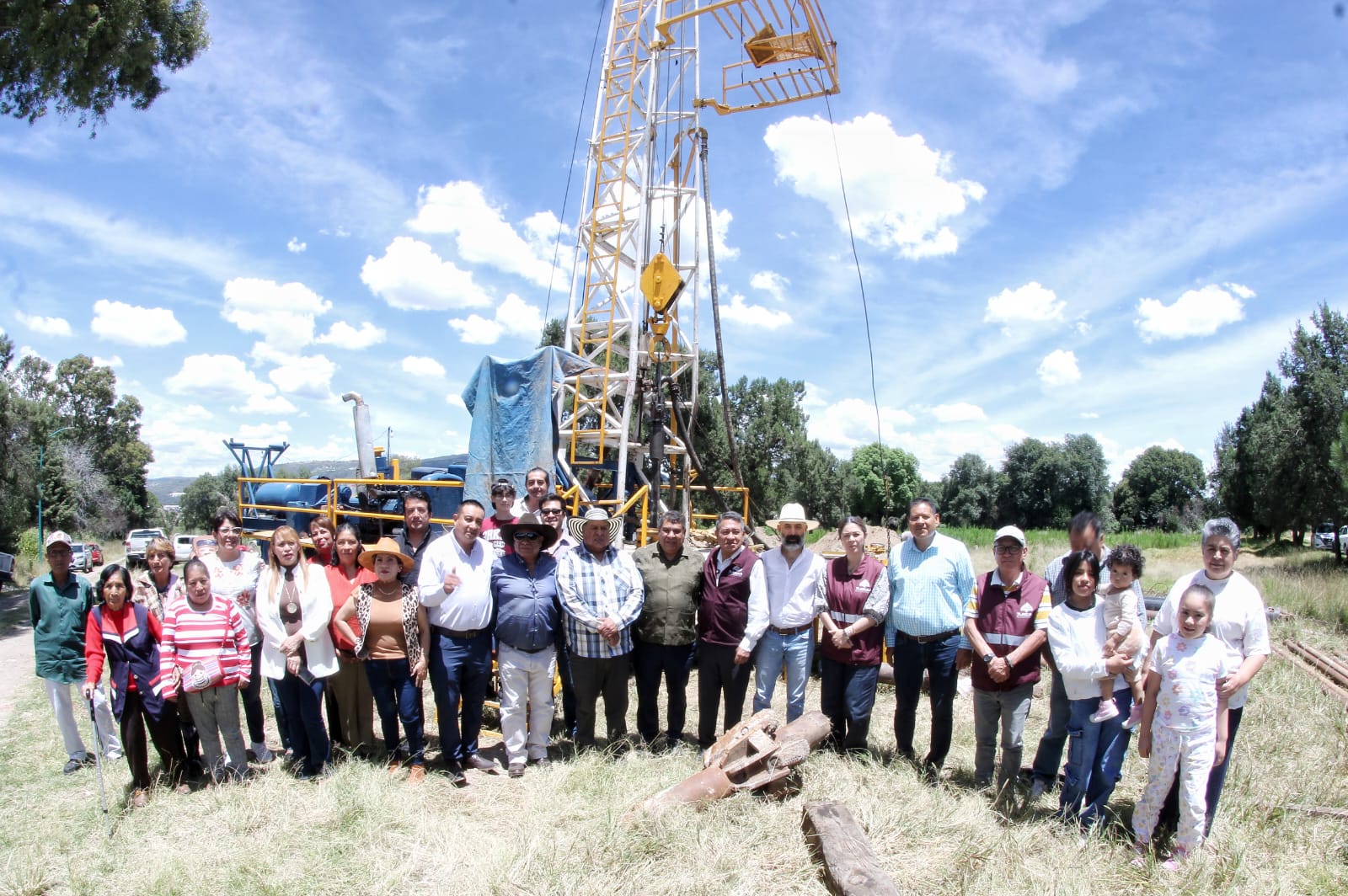 Carlos López reconoce legado de Alfonso Sánchez García en territorio y coloca la primera piedra de perforación de un pozo en Tepehitec